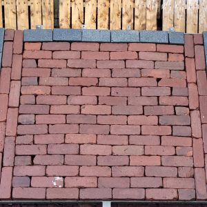 Oud gebakken dikformaat rood / paars. Enkhuizen